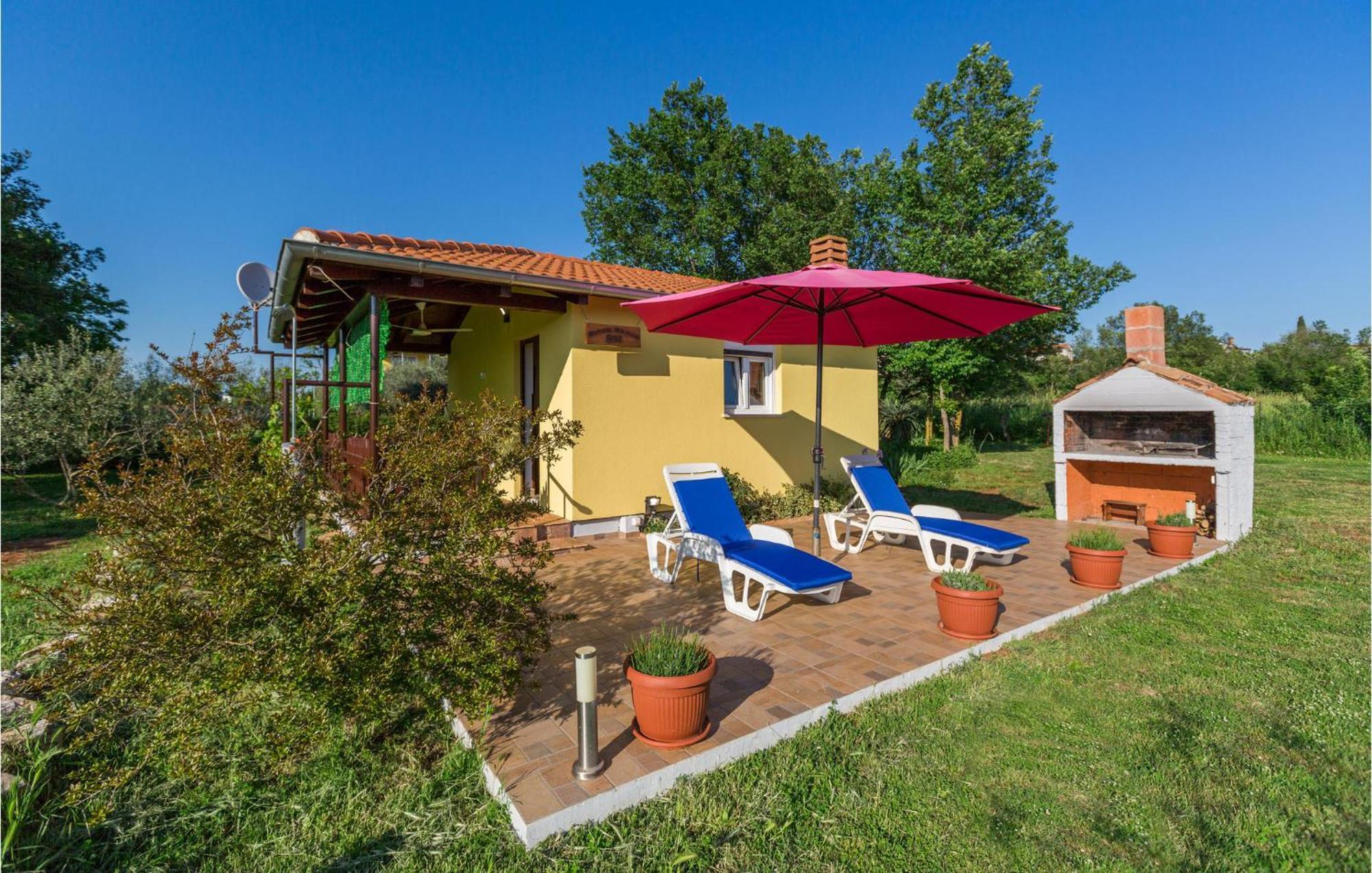 Nice Studio In Pula With Kitchen Buitenkant foto